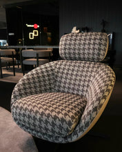 Load image into Gallery viewer, Russel