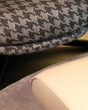 Load image into Gallery viewer, Russel